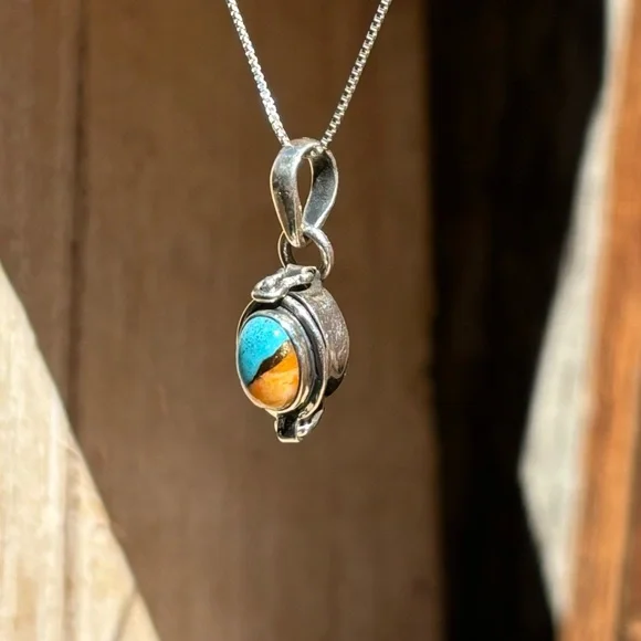 Spiny Oyster, Turquoise Poison Necklace - Picture 10 of 14